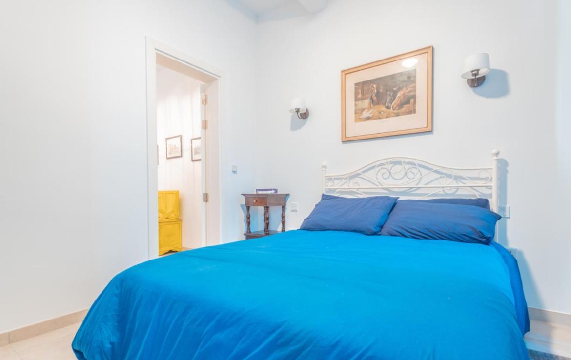 Blue Waves Apartment With Maltese Balcony Valletta Zewnętrze zdjęcie