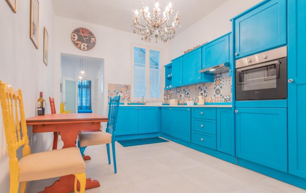 Blue Waves Apartment With Maltese Balcony Valletta Zewnętrze zdjęcie